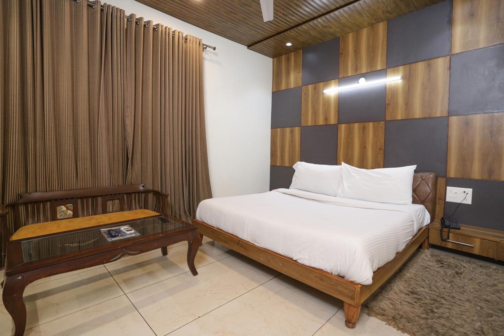Hotel Razia Inn Hisār 外观 照片