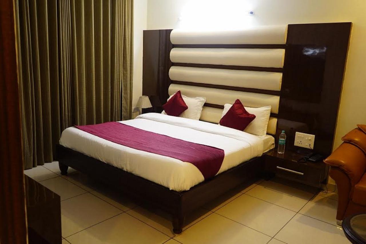Hotel Razia Inn Hisār 外观 照片